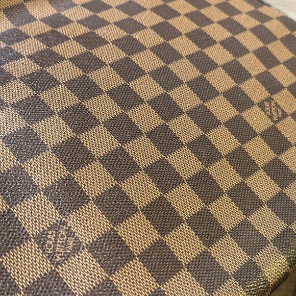 Louis Vuitton Brown and Red Messenger Bag with Iconic Design - Picture 7 of 14